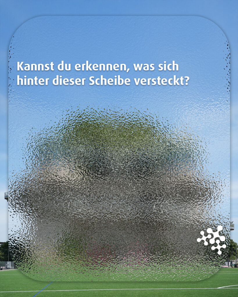 Welche Sehenswürdigkeit aus Niedersachsen, Hamburg oder Bremen, versteckt sich wohl heute hinter der Glasscheibe? Das Gebäude ist an seinem Standort nicht zu übersehen. 👀⁠
⁠
Schreib uns deine Ideen in die Kommentare! 😊✍️⁠
⁠
Bild © An-d, CC BY-SA 4.0, via Wikimedia Commons⁠
#rätsel #niedersachsen #quiztime #NiedersachsenTicket #keepexploring⁠