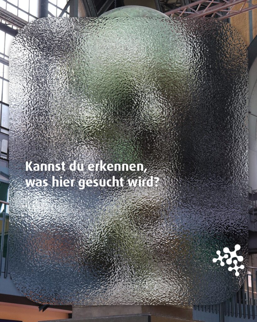 Hinter dieser Glasscheibe versteckt sich eine bekannte Sehenswürdigkeit aus Niedersachsen, Hamburg oder Bremen. Hast du ne Idee, welche es ist? 👀⁠
⁠
Schreib es uns in die Kommentare! ✍️​⁠
⁠
Bild © Losch ⁠
⁠
#rätsel #hamburg #NiedersachsenTicket #keepexploring⁠