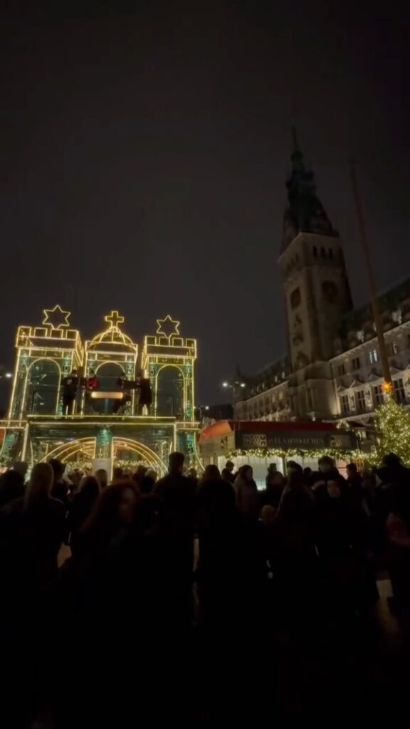 Wir sind die Teilzeittouristen und nehmen dich heute mit zu den schönsten Weihnachtsmärkten nach Lüneburg und Hamburg.

@teilzeittouristen

#Kurztrip #Weihnachtsmarkt #NiedersachsenTicket #Hamburg #Lüneburg