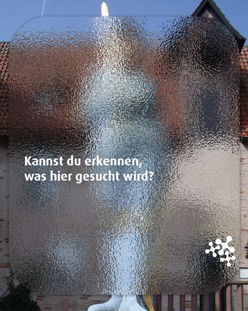 Hinter dieser Scheibe steckt eine kleine Berühmtheit, ein echtes Stück Geschichte aus Niedersachsen. ⚔️👀⁠
⁠
Ein Herr, dessen Name mit „R“ beginnt. Weißt du, wer hier dargestellt wird?⁠
⁠
#rätsel #niedersachsen #quiztime #NiedersachsenTicket #keepexploring #Geschichte⁠
