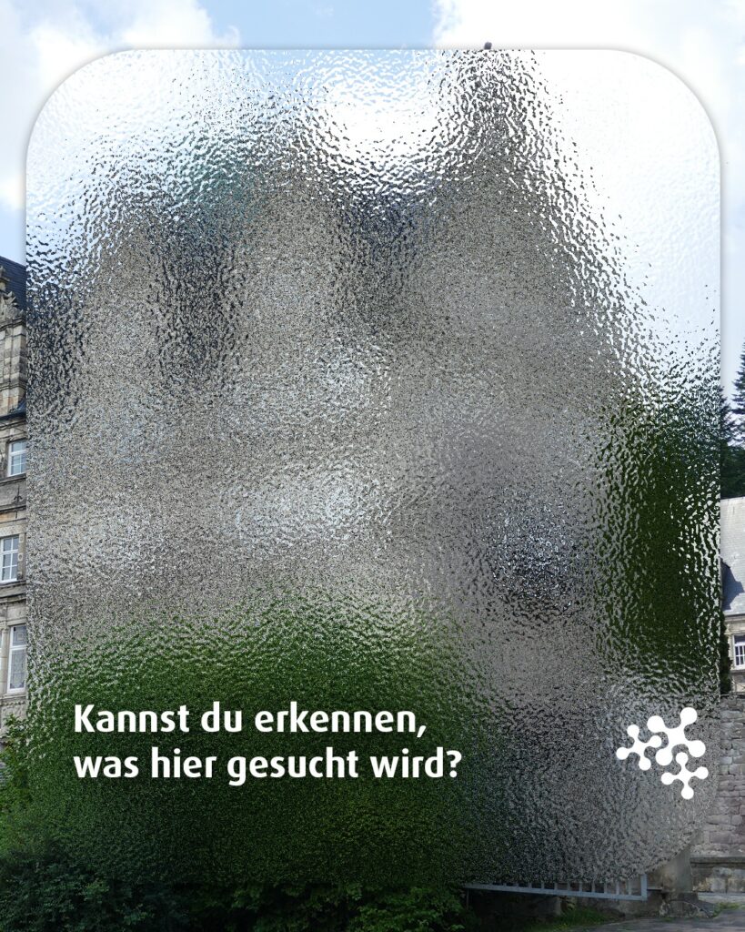 Hinter dieser Glasscheibe versteckt sich eine bekannte Sehenswürdigkeit aus Niedersachsen, Hamburg oder Bremen. Hast du ne Idee, welche es ist? 👀⁠
⁠
Schreib es uns in die Kommentare! ✍️​⁠
⁠
#rätsel #niedersachsen #quiztime #NiedersachsenTicket #keepexploring⁠