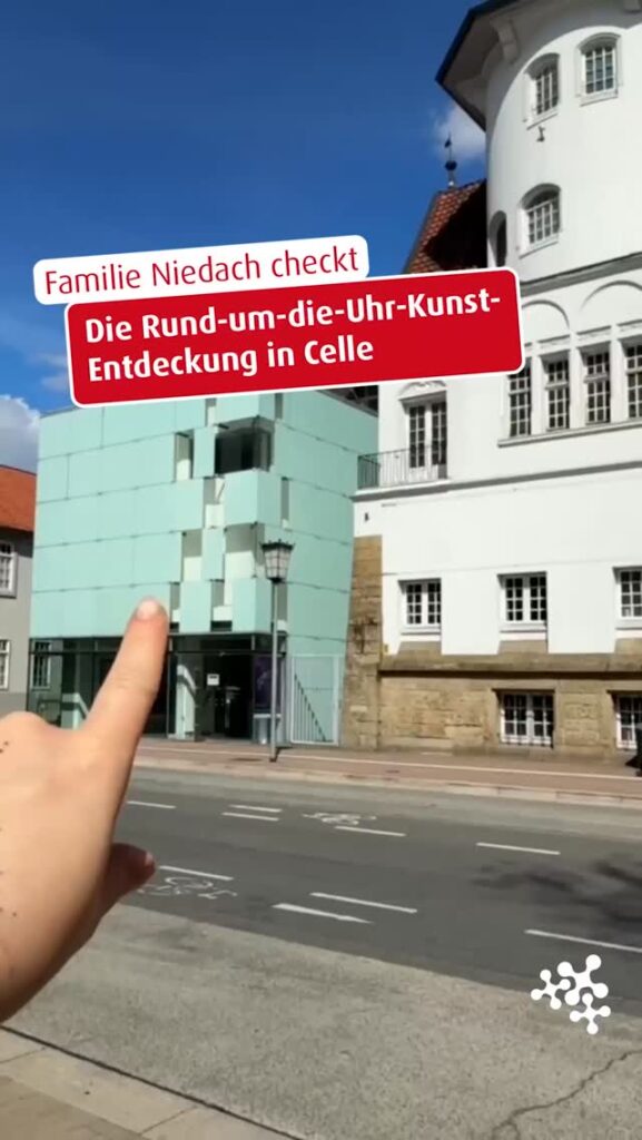 Mit dem Niedersachsen-Ticket kommst du locker ins längste Kunstmuseum der Welt … 🖼️​ Jedenfalls, was die Besuchszeiten betrifft: In Celle steht nämlich das erste 24-Stunden-Kunstmuseum der Welt (!) – patentamtlich geprüft und registriert. 🏪⁠
⁠
Neugierig? Dann schau mal in den Biolink für mehr Infos. ⁠
@kunstmuseum_celle