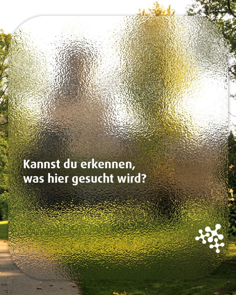 Ooooh… 🤩 Royal-Fans aufgepasst: Jetzt kommt euer Moment! ​​👑​✨​⁠
⁠
1. Welches Bauwerk suchen wir?⁠
2. Wie heißt die Heldin der Serie?⁠
⁠
Begeisterungsstürme bitte in die Kommentare. 👇⁠
⁠
Bild © Michael Gäbler, CC BY 3.0, via Wikimedia Commons