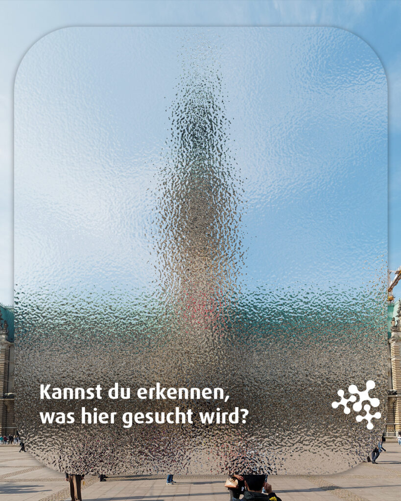 Hier ein kleiner Exkurs in die griechischen Mythologie: Hygieia ist die Personifikation der Gesundheit. ⚕️ Anfangs eine unabhängige athenische Heilgottheit, machte der spätere Mythos Hygieia zur Tochter – teilweise auch zur Gemahlin – des Asklepios. Im Gegensatz zu Panakeia, der Göttin der Medizin, steht Hygieia speziell für die Gesundheit und wurde in den Heiligtümern von Athen und Titane neben Asklepios verehrt.
🤔 … Aber das nur am Rande.
Wer weiß, was wir hier versteckt haben? 🤓
Bild © Bernhard Hanssen, CC BY-SA 4.0, via Wikimedia Commons
Text mithilfe von KI erstellt.