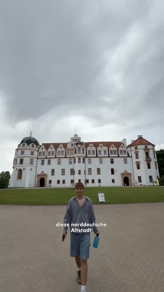 Anzeige // Wir sind die Teilzeittouristen und nehmen dich heute mit auf einen kulinarischen Tag in Celle. ⁠
⁠
@teilzeittouristen⁠
@residenzmuseum⁠
@eattheworld_erlebnisse⁠
–⁠
#NiedersachsenTicket #Niedersachsen #unterwegs #Celle