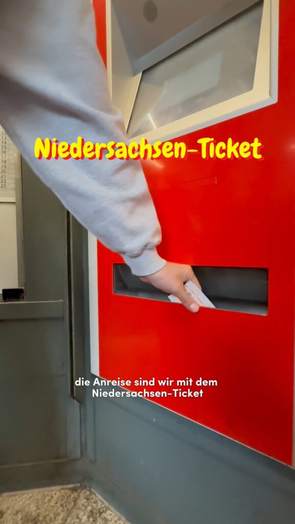 Anzeige // Wir sind die Teilzeittouristen und nehmen dich heute mit auf eine Draisinenfahrt im Ammerland. 
⁠
@teilzeittouristen
–⁠
#NiedersachsenTicket #Niedersachsen #unterwegs #Draisine #Ammerland