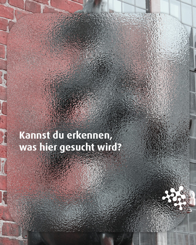 Ein berühmtes Wahrzeichen, ein weltbekanntes Märchen und ganz viel Glück für alle, die es anfassen? 📜 🍀
Erkennst du, was hier gesucht wird?
Bild © Wuzur, CC BY 3.0, via Wikimedia Commons