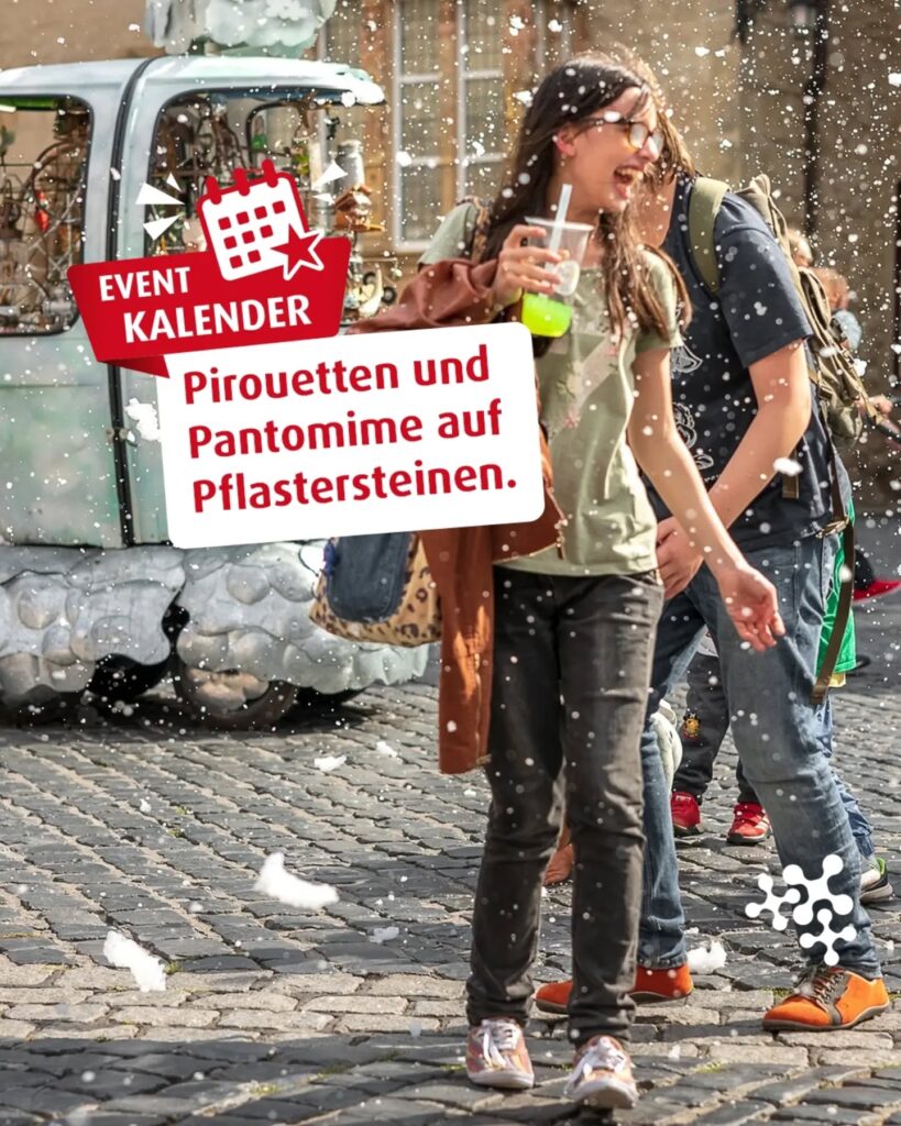 Wer braucht schon Netflix, wenn eine ganze Stadt zur Bühne wird? 🎭 ✨
Vorhang auf und Asphalt frei für Pflasterzauber in Hildesheim! Egal ob fliegende Akrobaten, verrücktes Theater oder Tänzer, die die Erdanziehung mal kurz außer Kraft setzen …
An diesem Wochenende weißt du gar nicht, wo du in Hildesheim zuerst hinschauen sollst. 🤹♂️ 💃
Bild © Hildesheim Marketing GmbH, Janosch Parsiegla, CC-BY-SA
